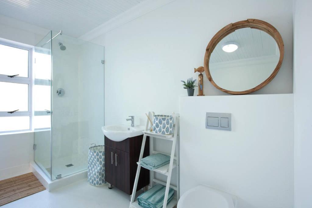 Sunset Beach Living Guesthouse Cape Town Ngoại thất bức ảnh