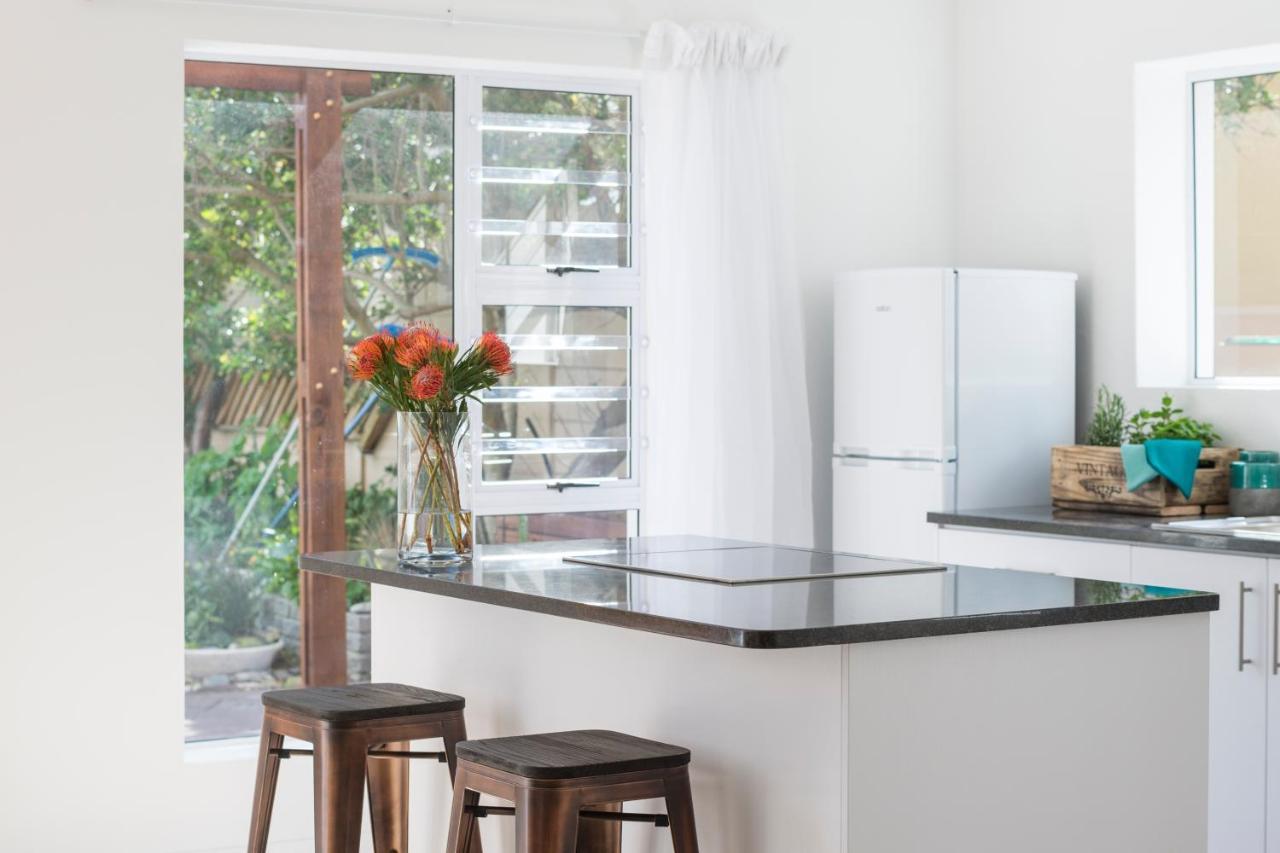 Sunset Beach Living Guesthouse Cape Town Ngoại thất bức ảnh