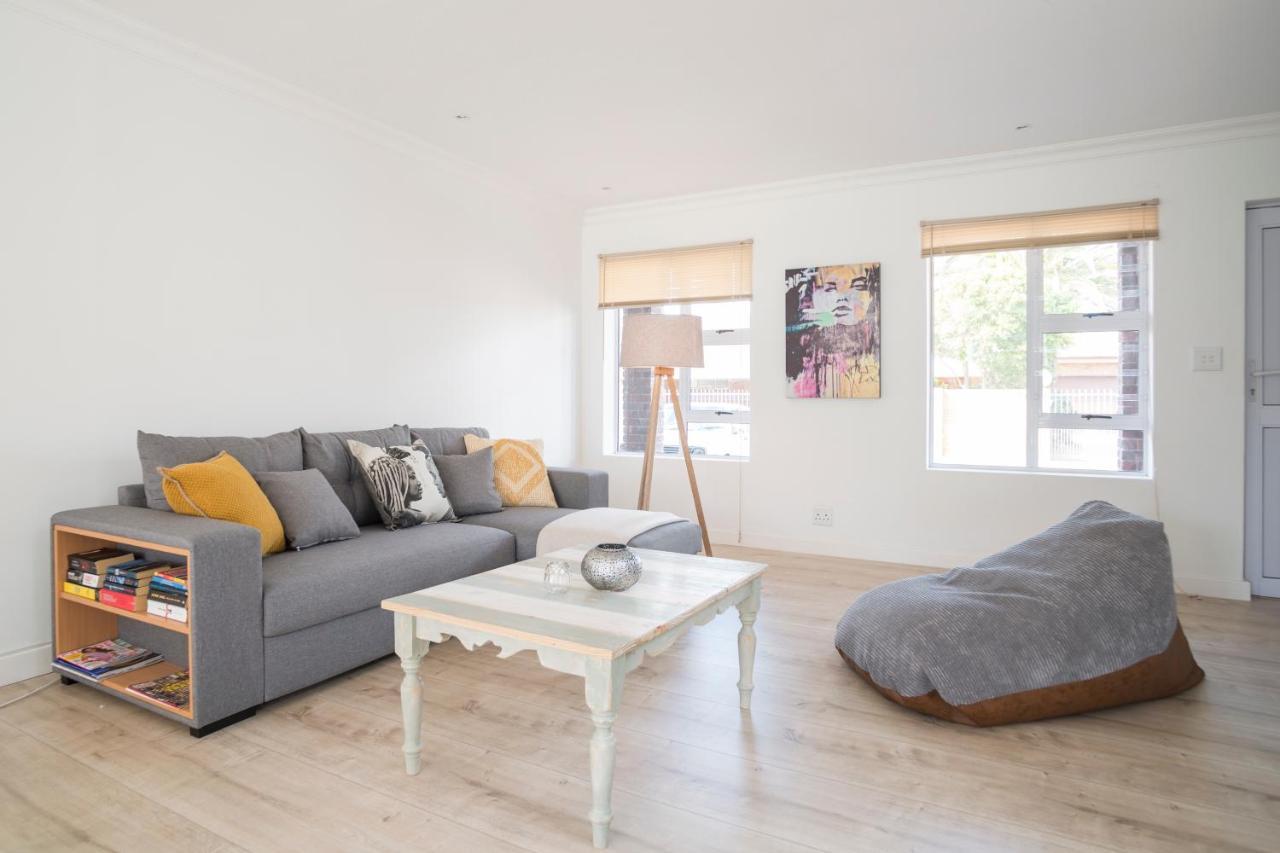 Sunset Beach Living Guesthouse Cape Town Ngoại thất bức ảnh